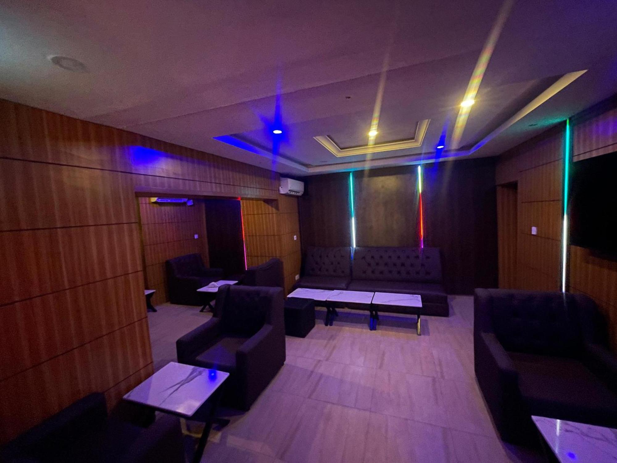 Presken Hotels Alade Avenue Ікеджа Екстер'єр фото
